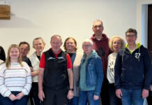 Zwei mal zwei Sieger beim TV Rhede Tennis Das Saisoneröffnungsturnier der TV Rhede-Tennisabteilung klang wegen des am Ende unbeständigen Wetters im Vereinsheim aus. (Foto: TV Rhede)