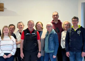 Zwei mal zwei Sieger beim TV Rhede Tennis Das Saisoneröffnungsturnier der TV Rhede-Tennisabteilung klang wegen des am Ende unbeständigen Wetters im Vereinsheim aus. (Foto: TV Rhede)