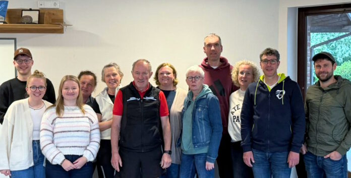 Das Saisoneröffnungsturnier der TV Rhede-Tennisabteilung klang wegen des am Ende unbeständigen Wetters im Vereinsheim aus. (Foto: TV Rhede)