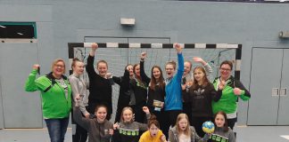 weibliche C-Handballerinnen des HCTV Rhede mit Turniersieg