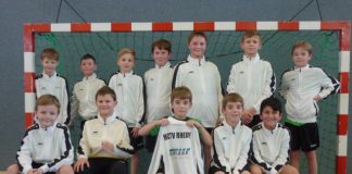 E-Jugend-Jungenmannschaft im neuen Outfit dank Firma Assmann und Firma Meier