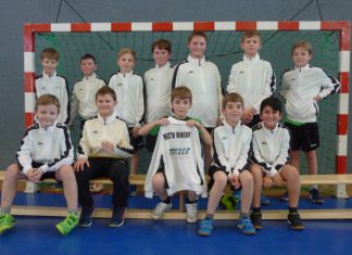 E-Jugend-Jungenmannschaft im neuen Outfit dank Firma Assmann und Firma Meier